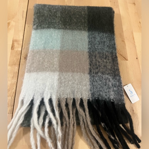 NWT Long Wide Scarf or Throw - Picture 1 of 16